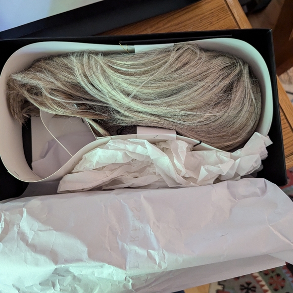 WIG brand new never worn. - Picture 3 of 4